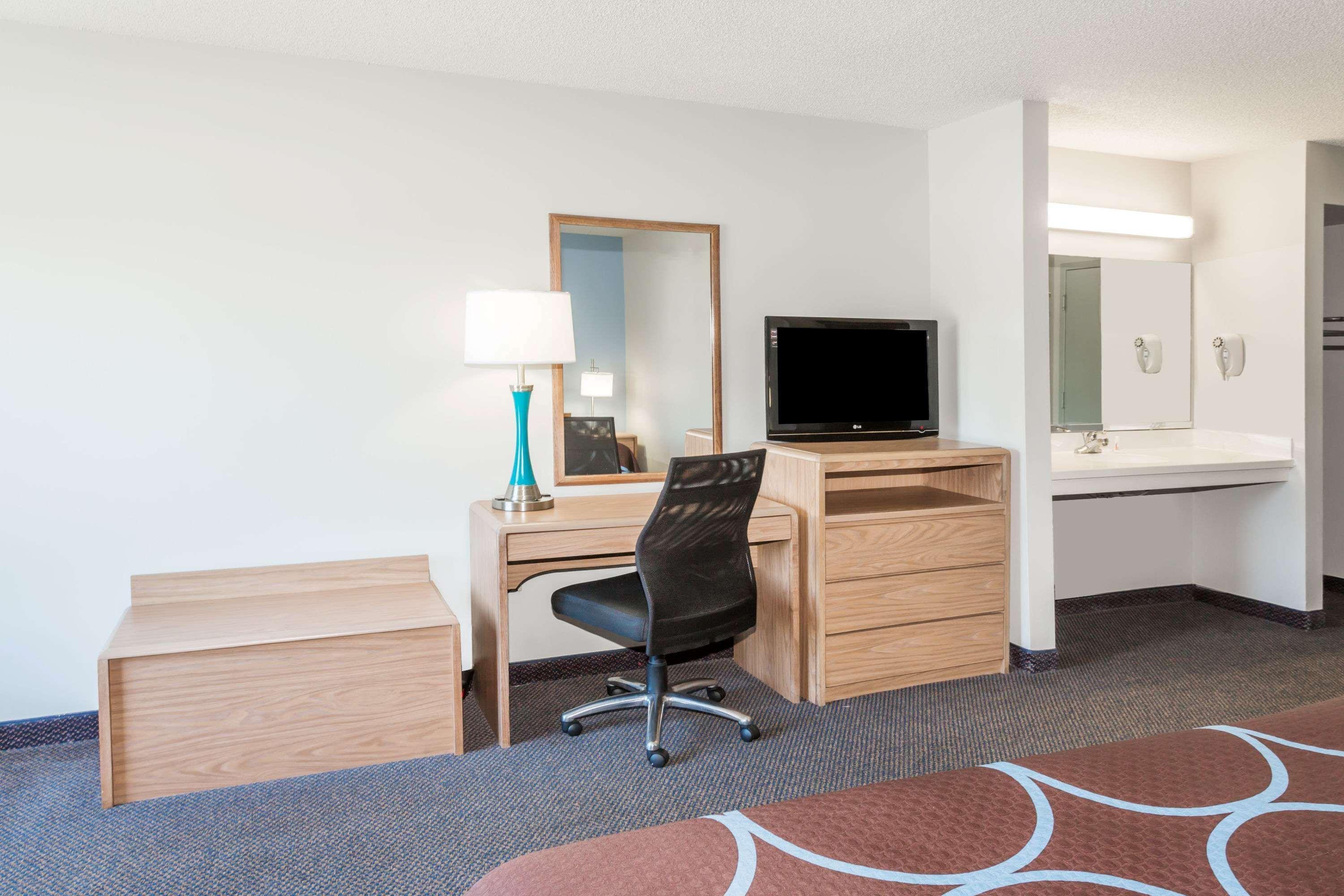 Super 8 By Wyndham Valdosta Ga I-75 Hotel Kültér fotó